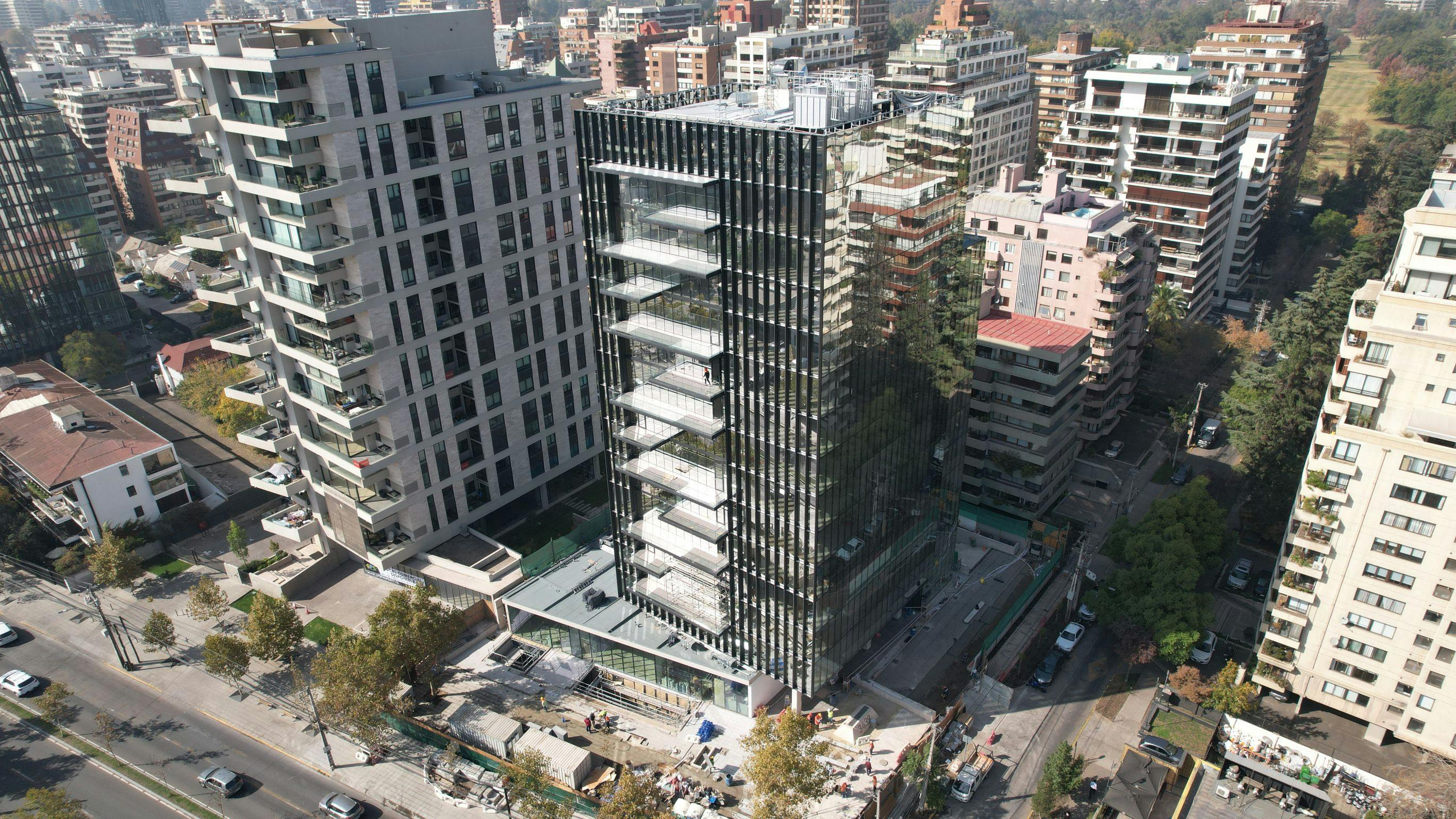MoDe's Metlife Vitacura 3435, a 14-story, LEED-certified, state-of-the-art office building in Santiago, was successfully completed and delivered on time, earning widespread acclaim and marking a significant addition to the city's vibrant Vitacura neighborhood.